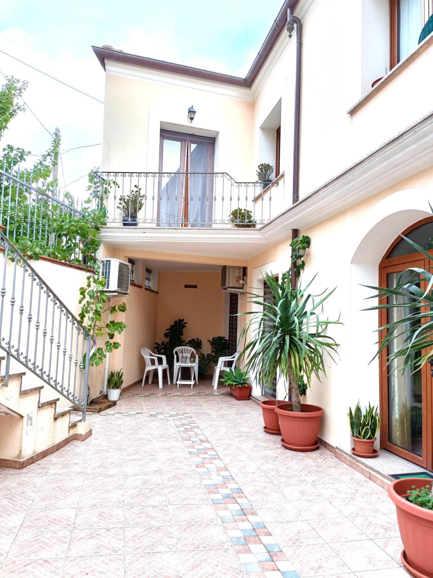 Giarranas House - Apartment With Coutyard Villacidro Esterno foto