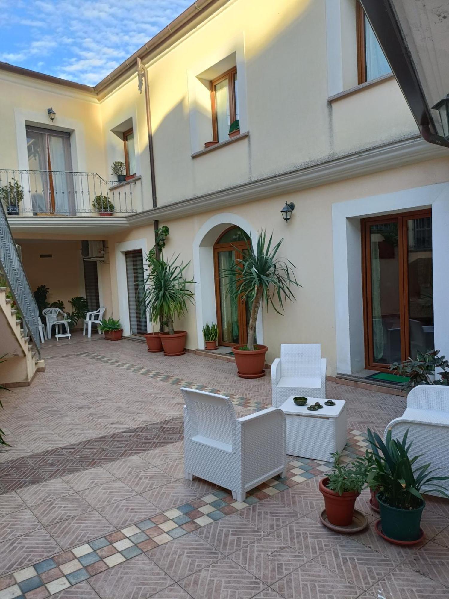 Giarranas House - Apartment With Coutyard Villacidro Esterno foto